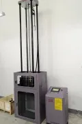 جهاز اختبار مقاومة الأنابيب للصدمات بتقنية الوزن الساقط (نظام متطور يحاكي صلابة الأنابيب وقدرتها على امتصاص الضربات المفاجئة دون تكسر)
